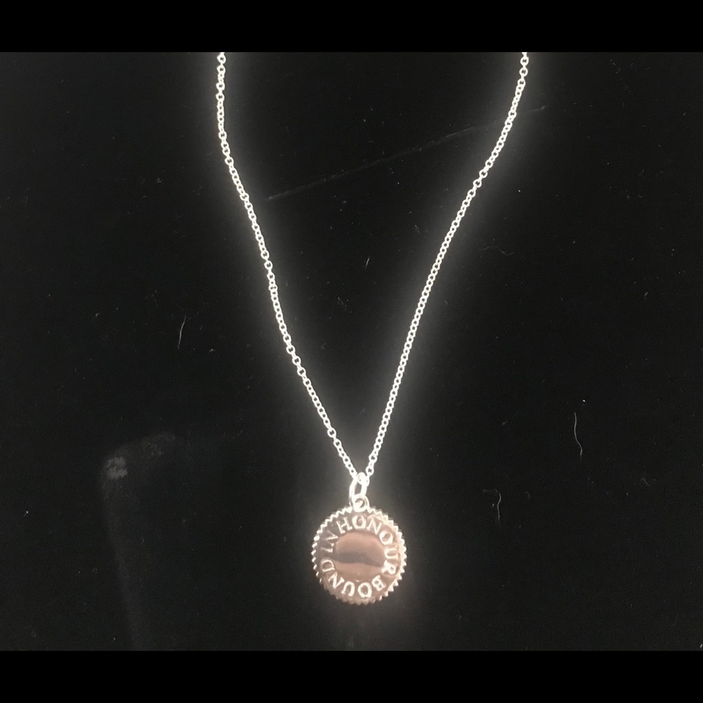 India Hicks Bound in Honour Pendant Necklace